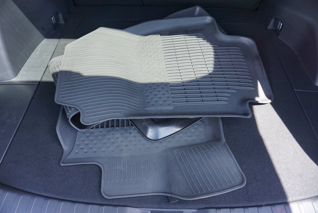 Used 2025 Toyota RAV4 XLE w/ Convenience Package FWD image 33