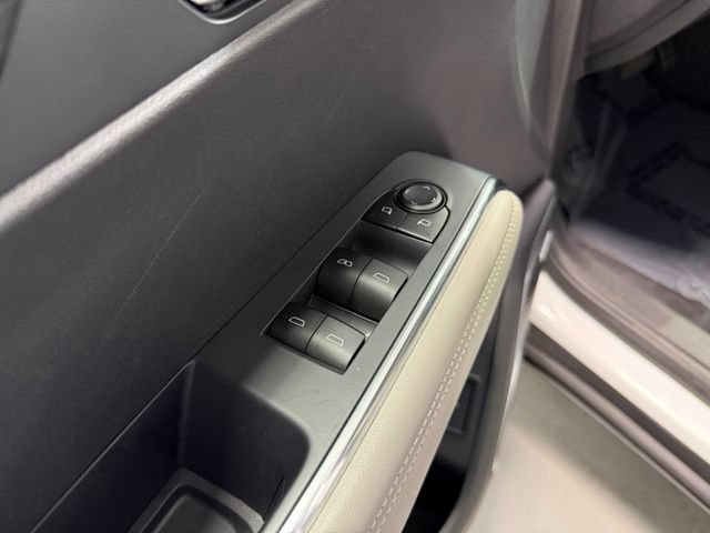 Used 2026 GMC Acadia Elevation w/ Elevation Premium Package FWD image 12