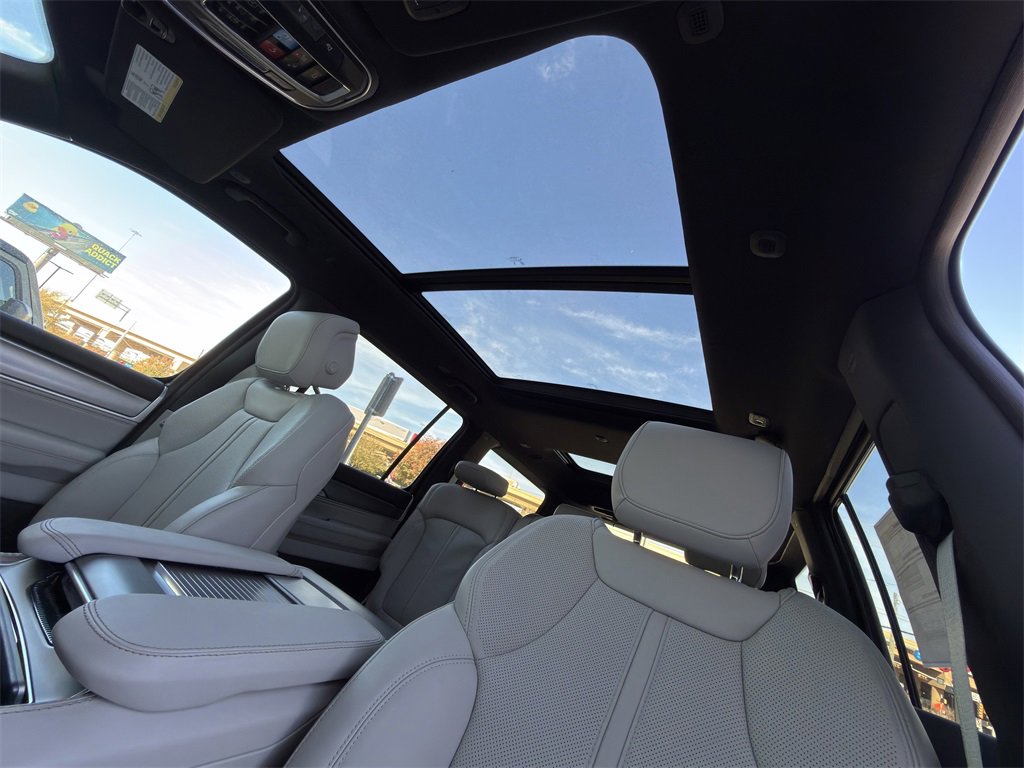 New 2025 Jeep Wagoneer Base image 19