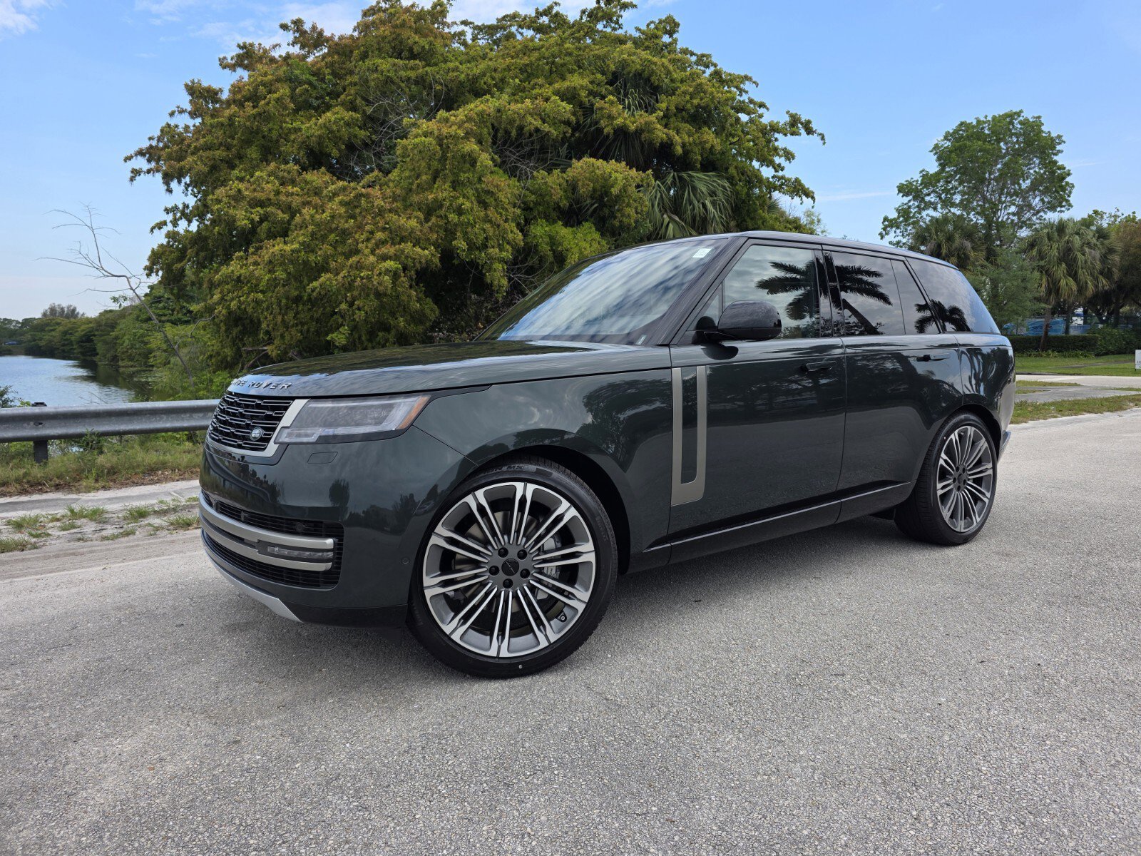 New 2026 Land Rover Range Rover SE AWD/4WD image 1
