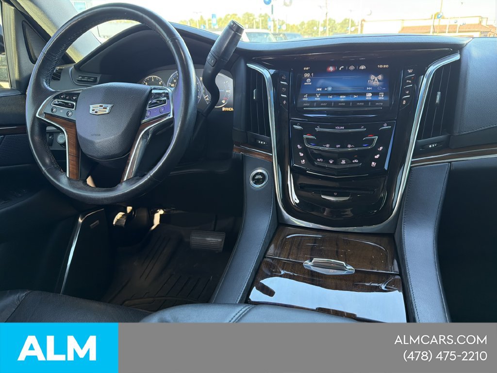 Used 2015 Cadillac Escalade Luxury RWD image 3