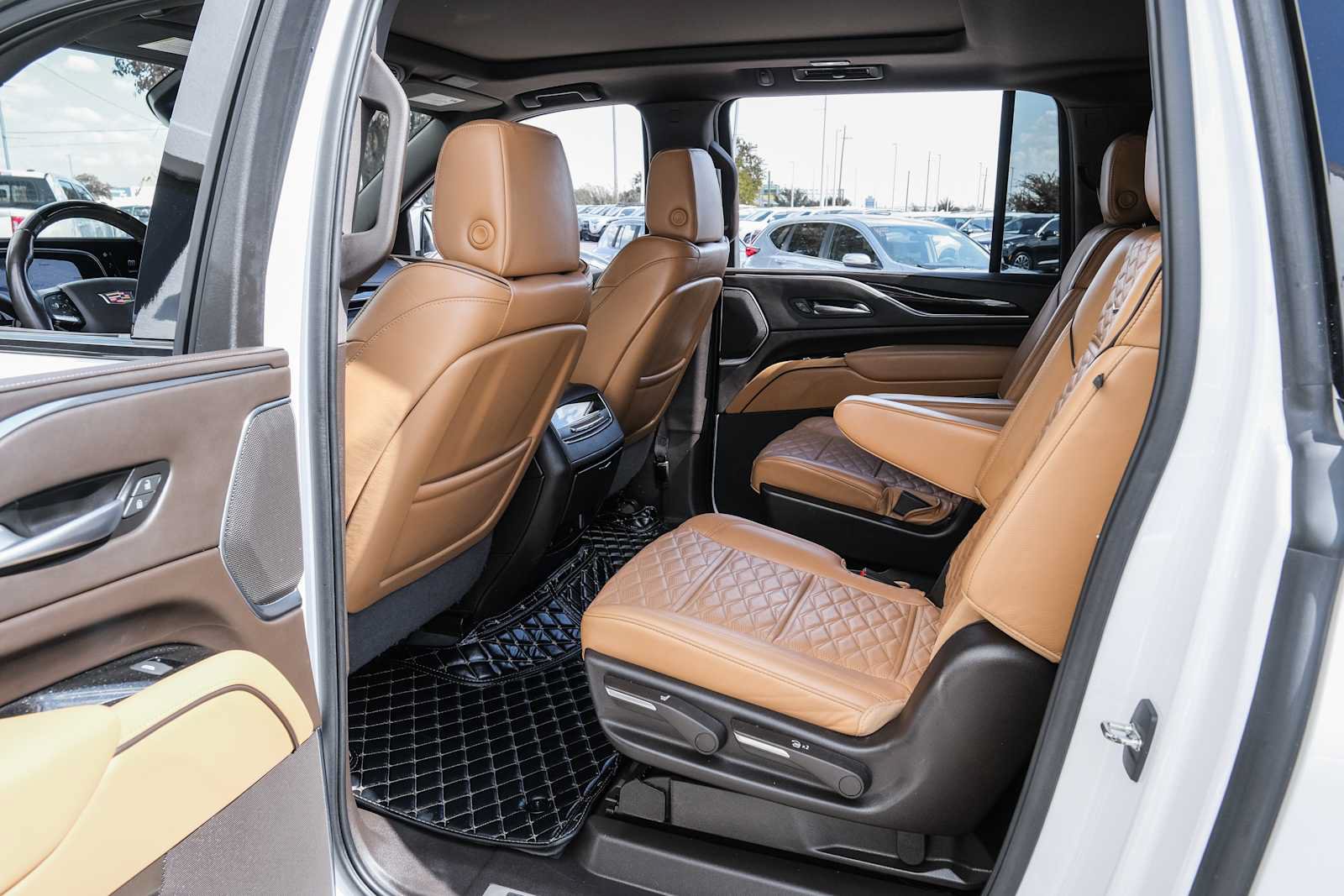 Used 2023 Cadillac Escalade ESV Sport w/ Touring Package AWD/4WD image 32
