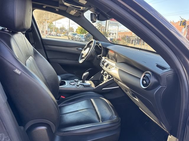 Used 2023 Alfa Romeo Stelvio Ti AWD/4WD image 14