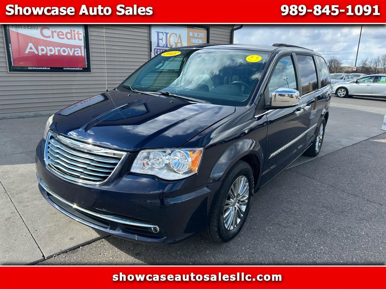 Used 2015 Chrysler Town & Country Touring-L w/ Driver Convenience Group image 1