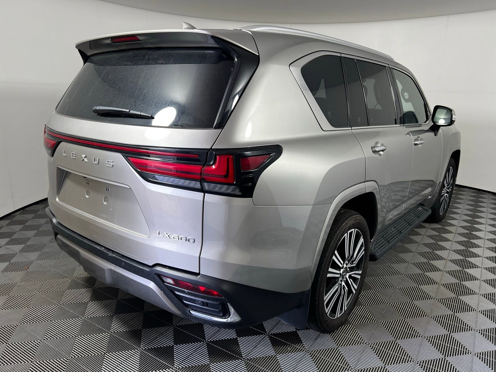 Used 2024 Lexus LX 600 4WD w/ Luxury Package image 5