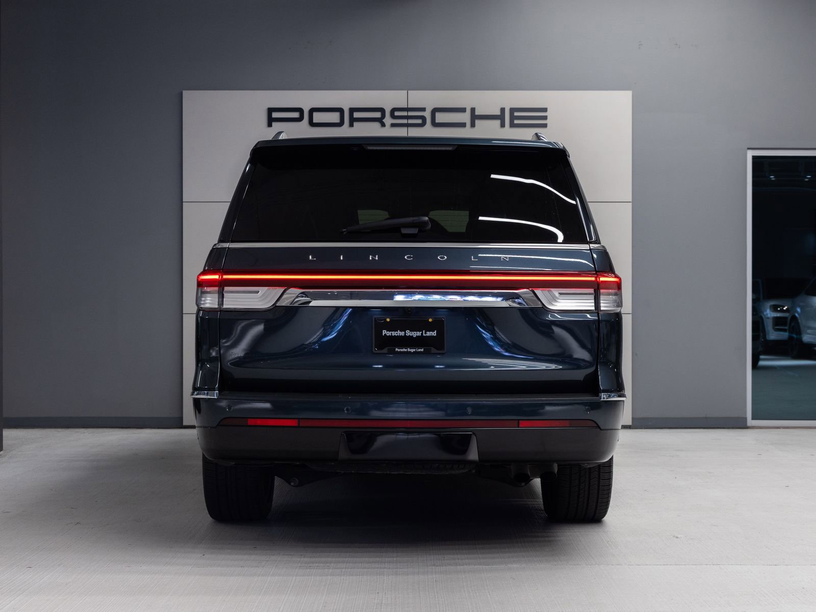 Used 2022 Lincoln Navigator L Reserve AWD/4WD image 6