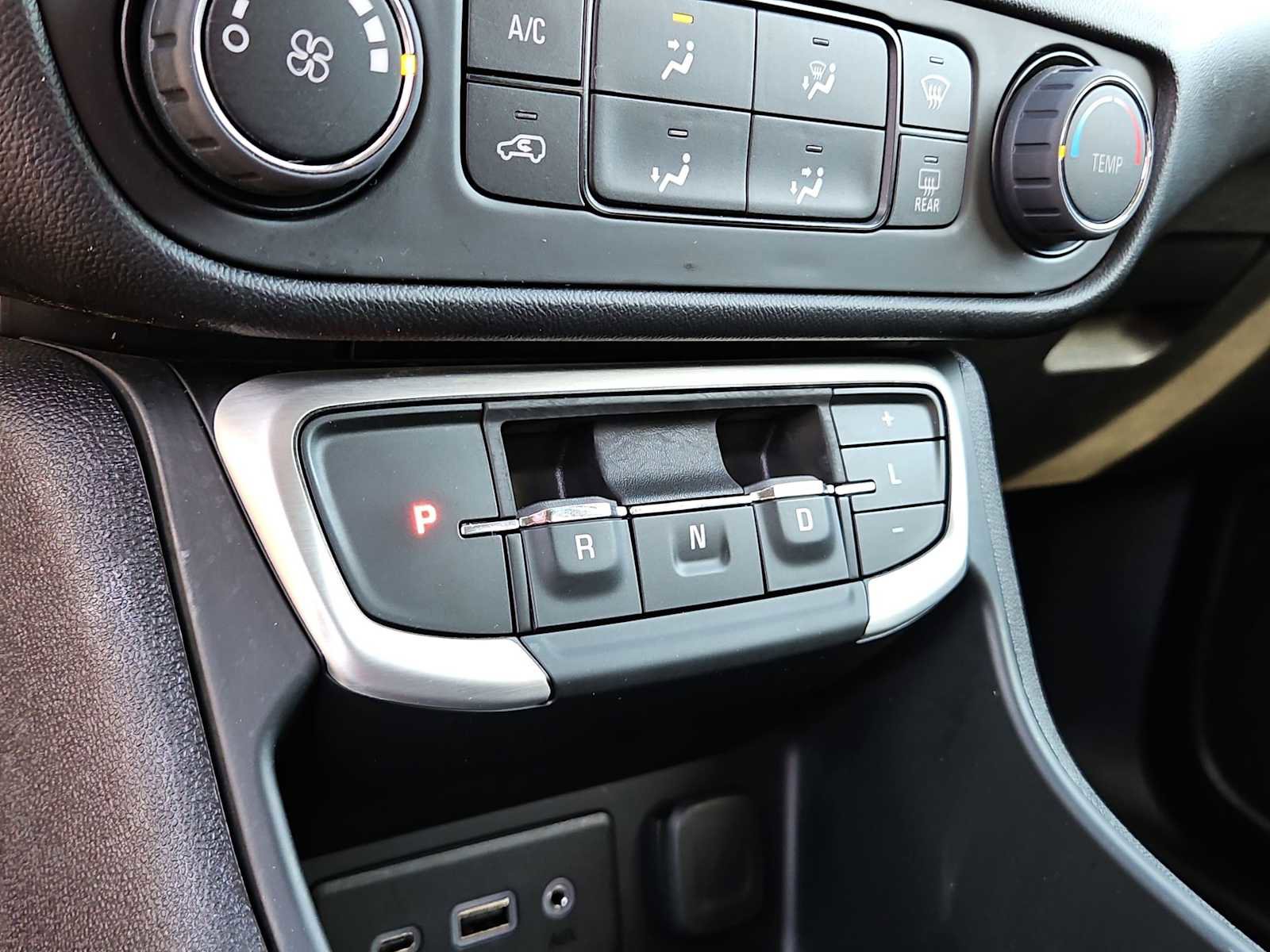 Used 2024 GMC Terrain SLE FWD image 21