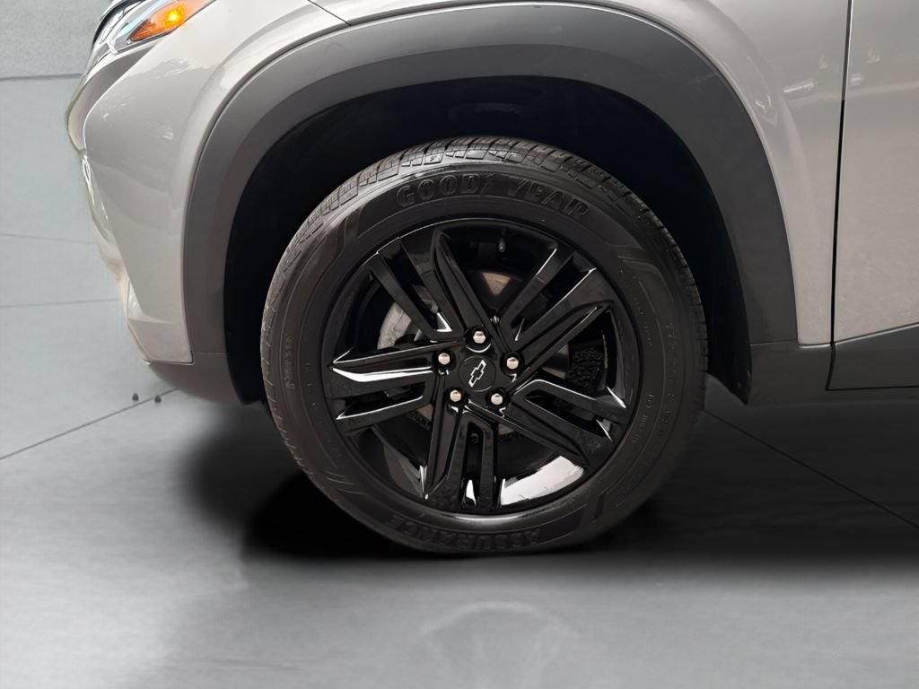 Used 2024 Chevrolet Trax ACTIV w/ Sunroof Package FWD image 4