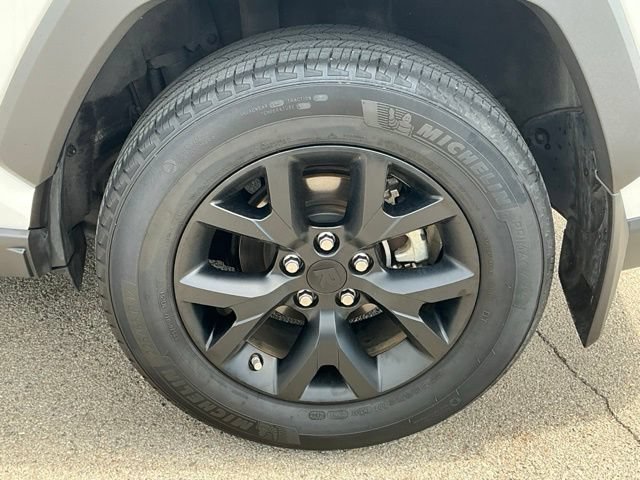 Used 2023 Toyota RAV4 LE FWD image 5
