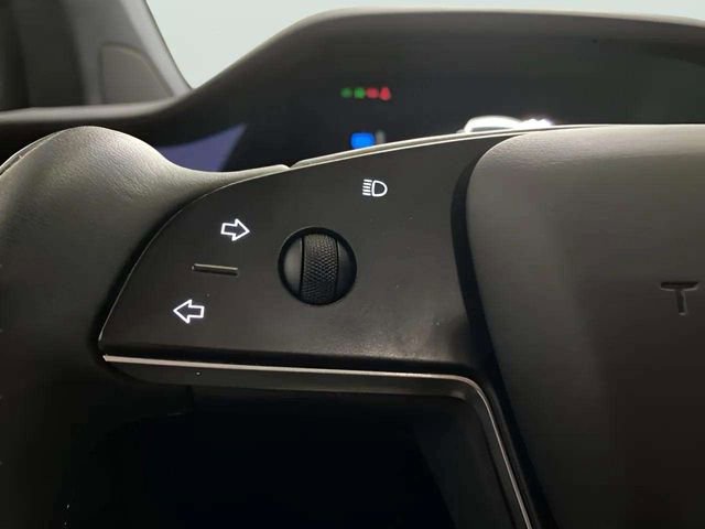 Used 2022 Tesla Model X image 38