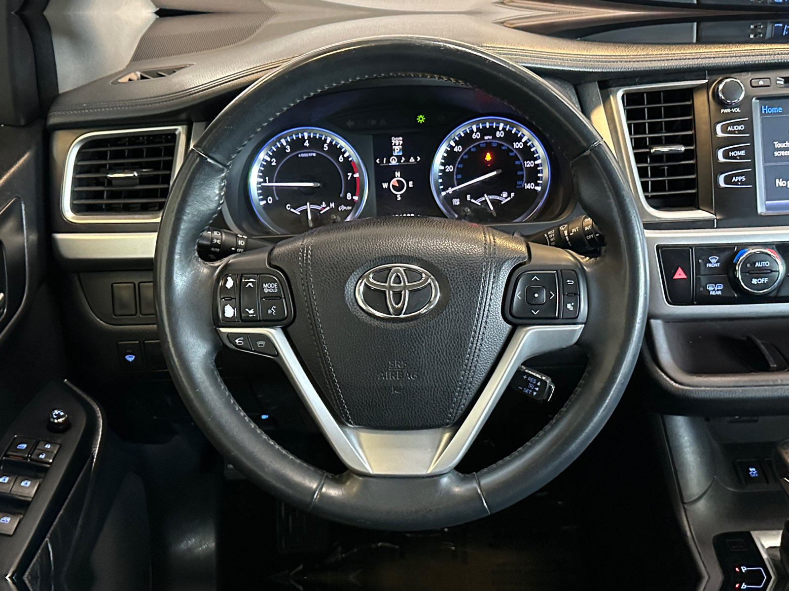Used 2016 Toyota Highlander XLE FWD image 13