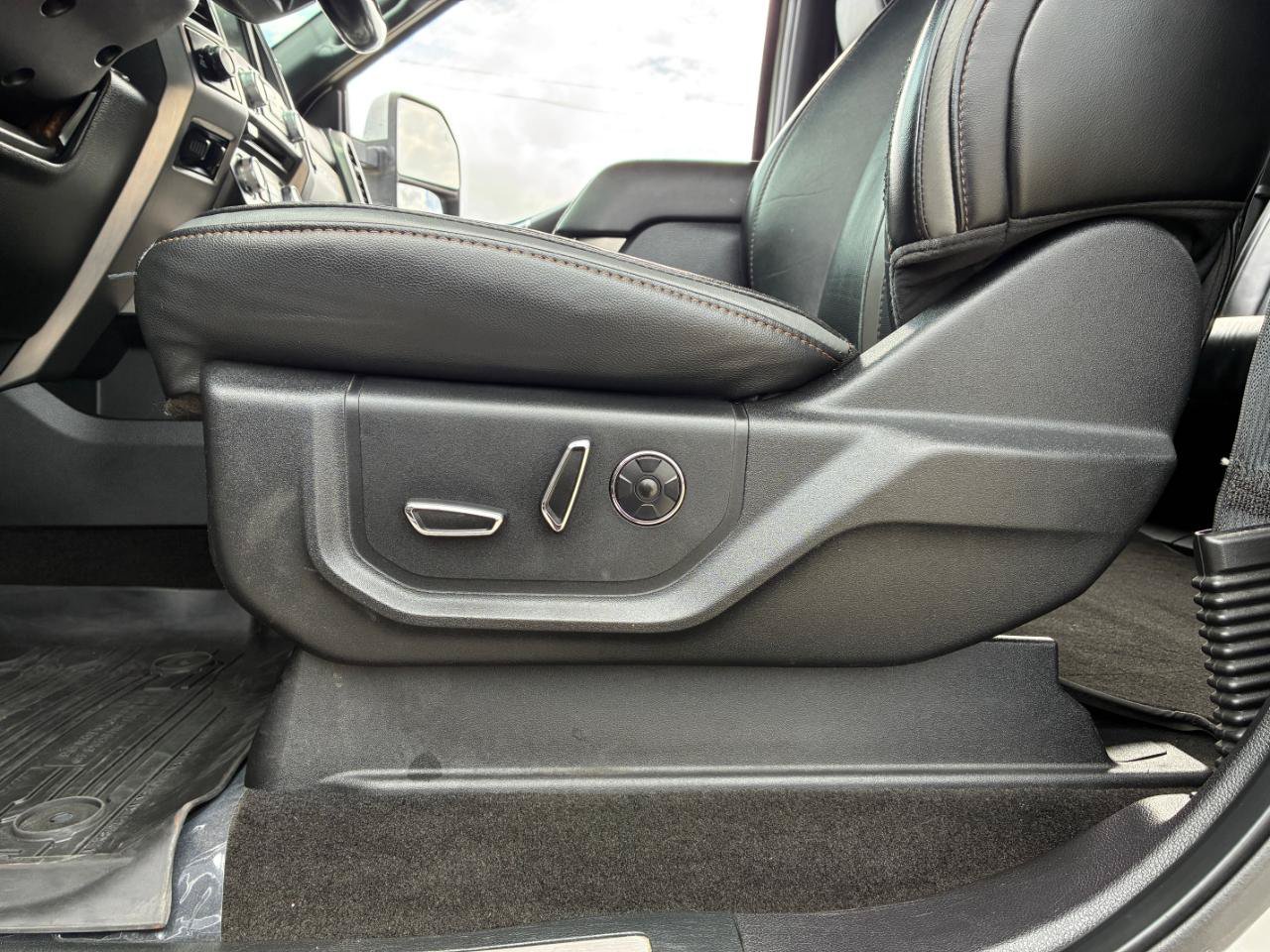 Used 2018 Ford F250 Platinum w/ Platinum Ultimate Package AWD/4WD image 17