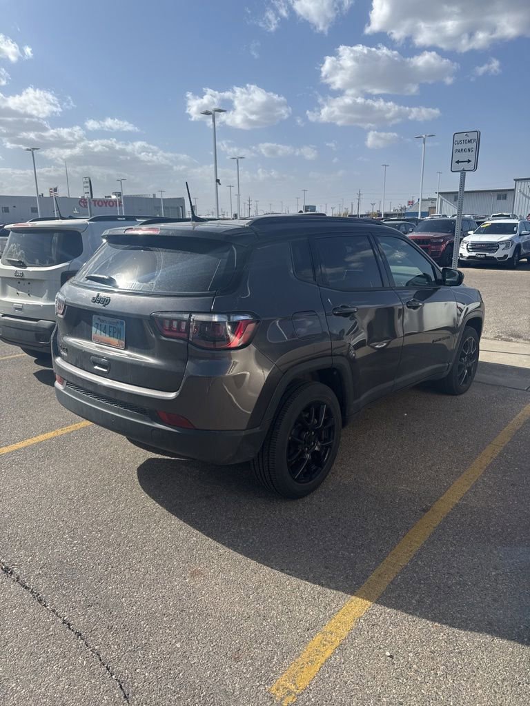 Used 2023 Jeep Compass Latitude AWD/4WD image 2