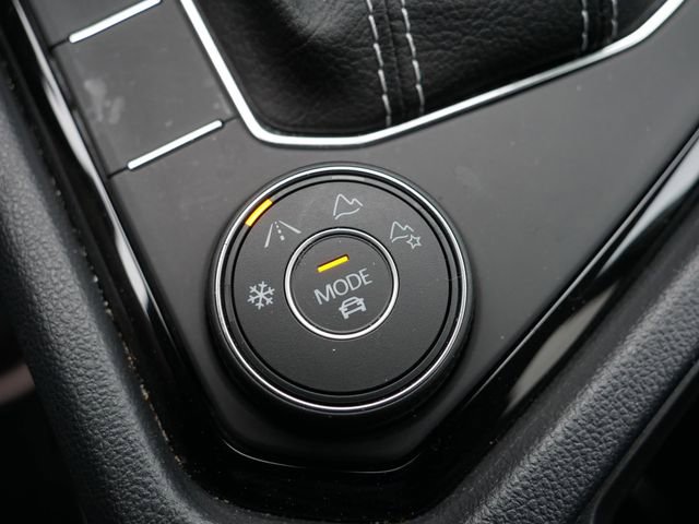 Certified 2023 Volkswagen Taos SE w/ Black Wheel Package image 33