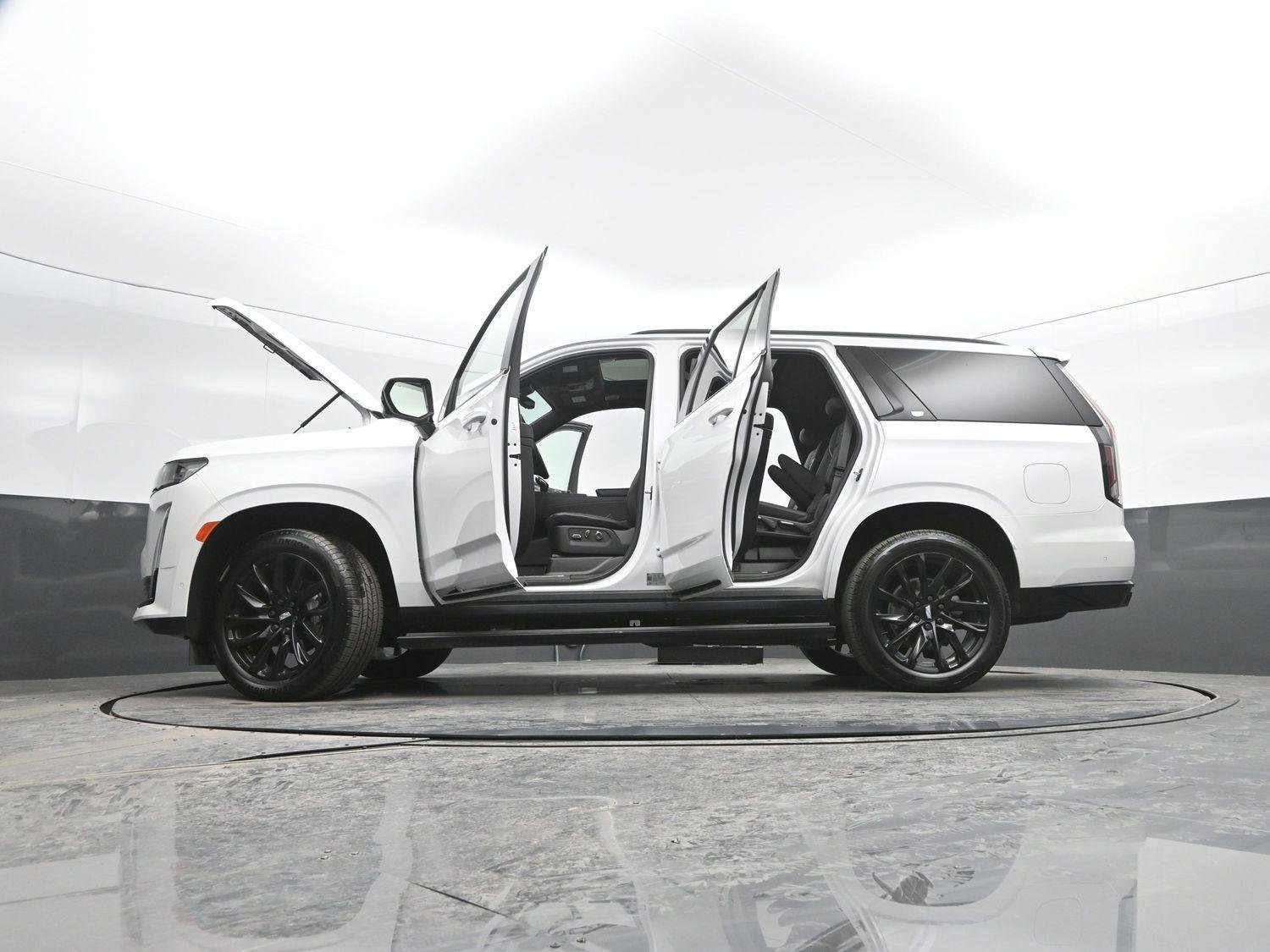 Used 2023 Cadillac Escalade Sport Platinum w/ LPO, ONYX Package image 57