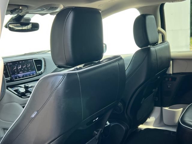 Used 2024 Chrysler Pacifica Limited FWD image 40