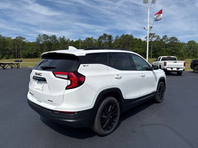 Used 2023 GMC Terrain SLT w/ Tech Package image 3