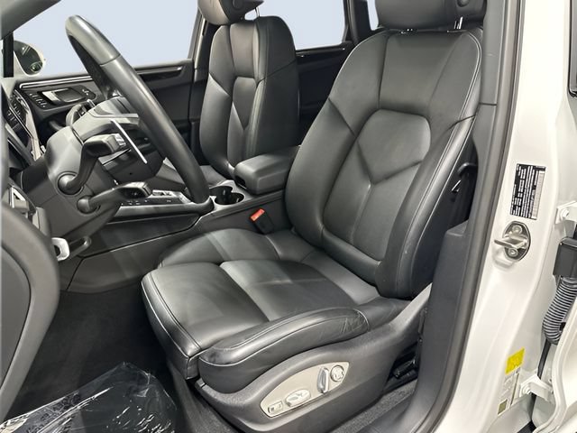 Used 2024 Porsche Macan AWD/4WD image 29