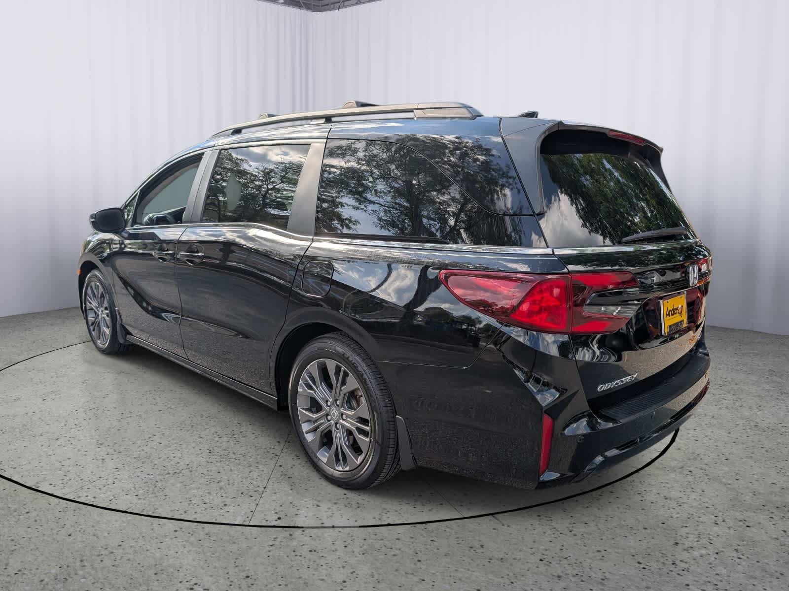 Certified 2025 Honda Odyssey Touring image 5