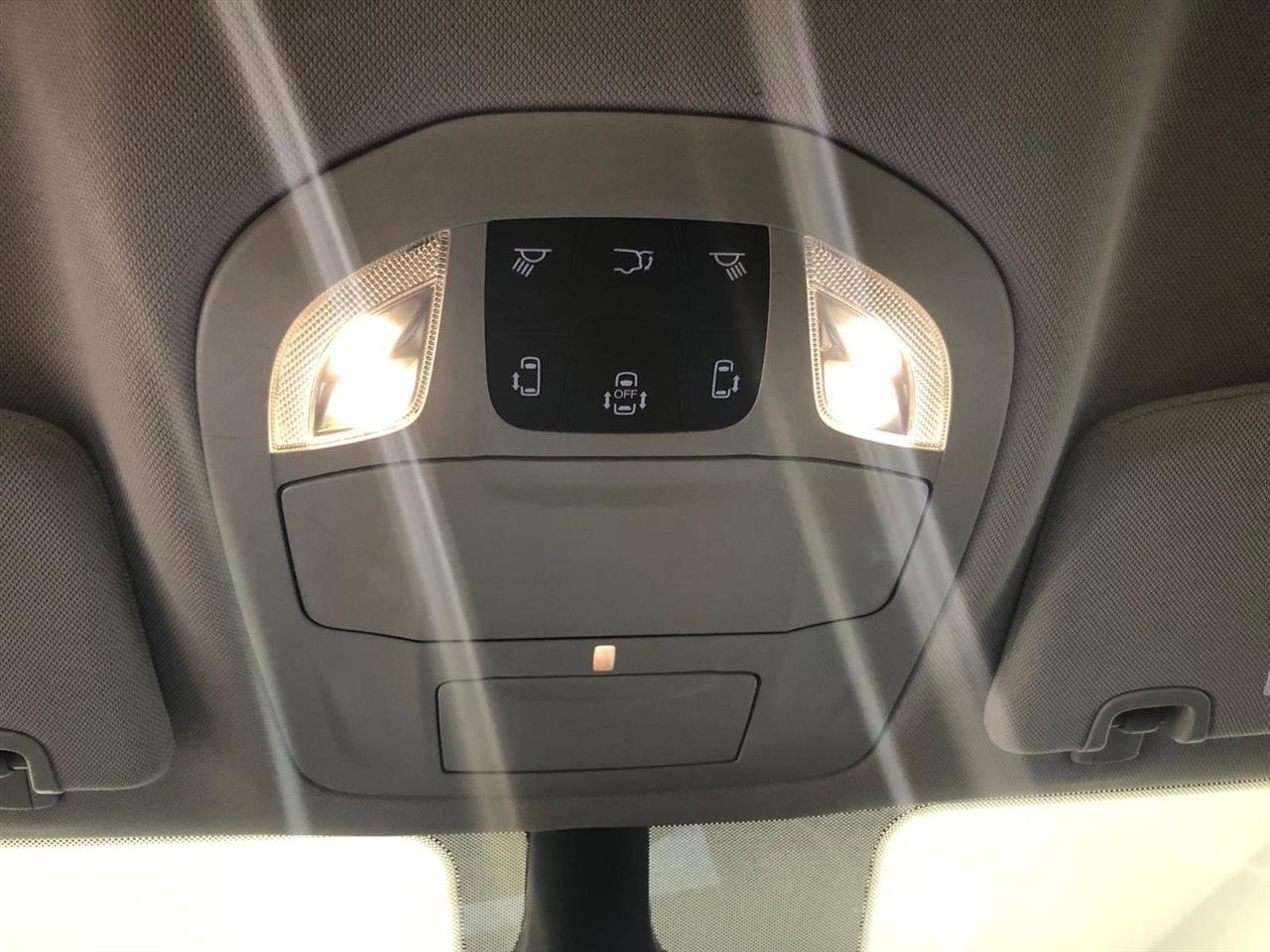 Used 2023 Chrysler Pacifica Touring-L FWD image 23