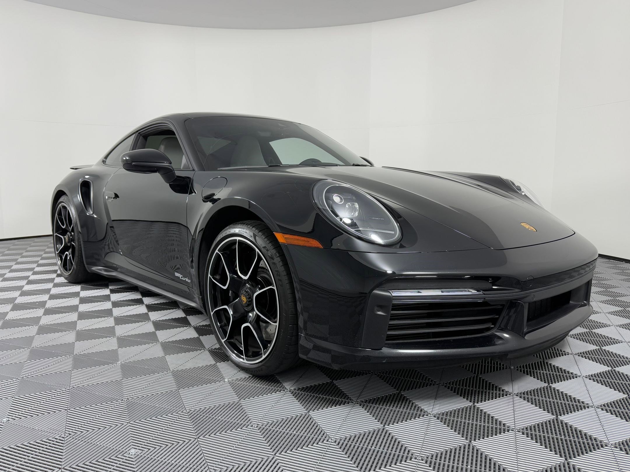 Used 2022 Porsche 911 Turbo image 7