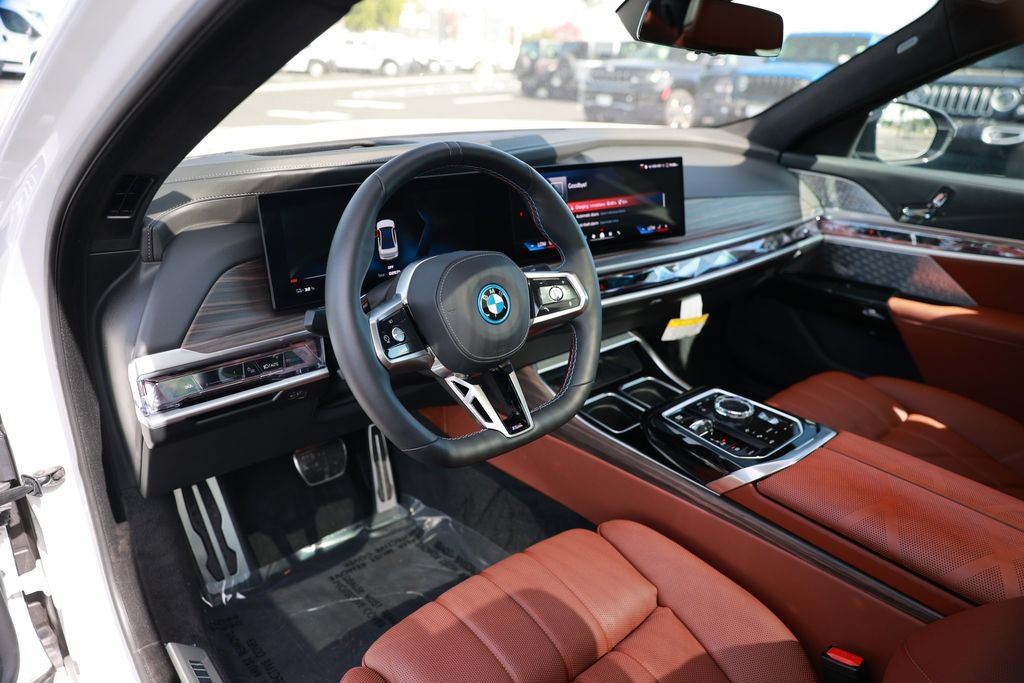Used 2025 BMW i7 M70 w/ Executive Package AWD/4WD image 14