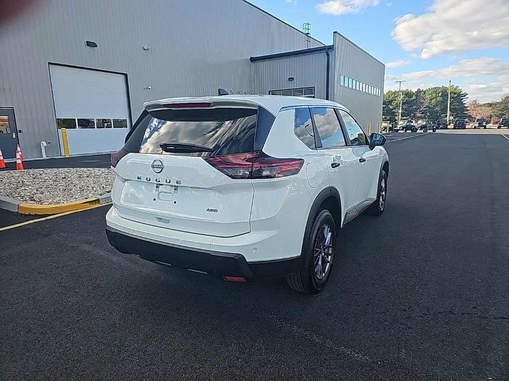 Used 2024 Nissan Rogue S image 7