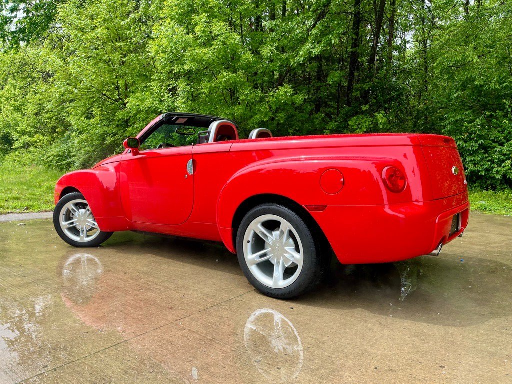 Used 2004 Chevrolet SSR w/ Preferred Equipment Group RWD image 13