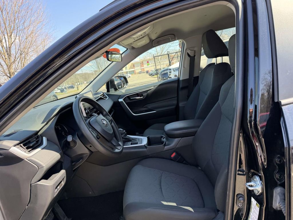 Used 2024 Toyota RAV4 XLE AWD/4WD image 16