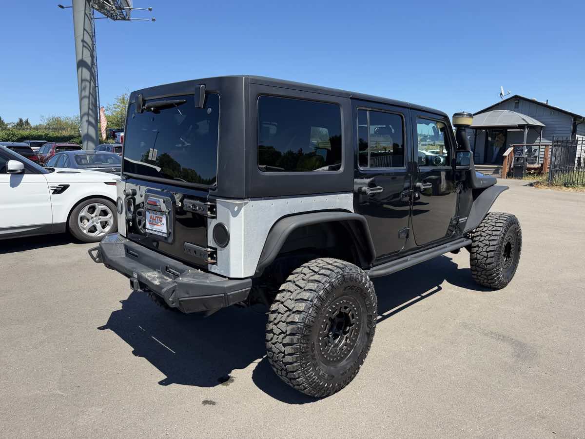 Used 2017 Jeep Wrangler Unlimited Rubicon w/ Cold Weather Group AWD/4WD image 8