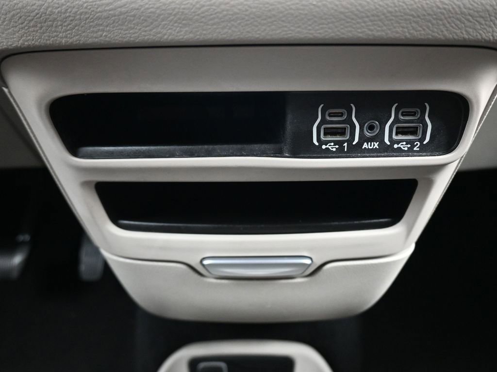 Used 2023 Chrysler Voyager LX image 23