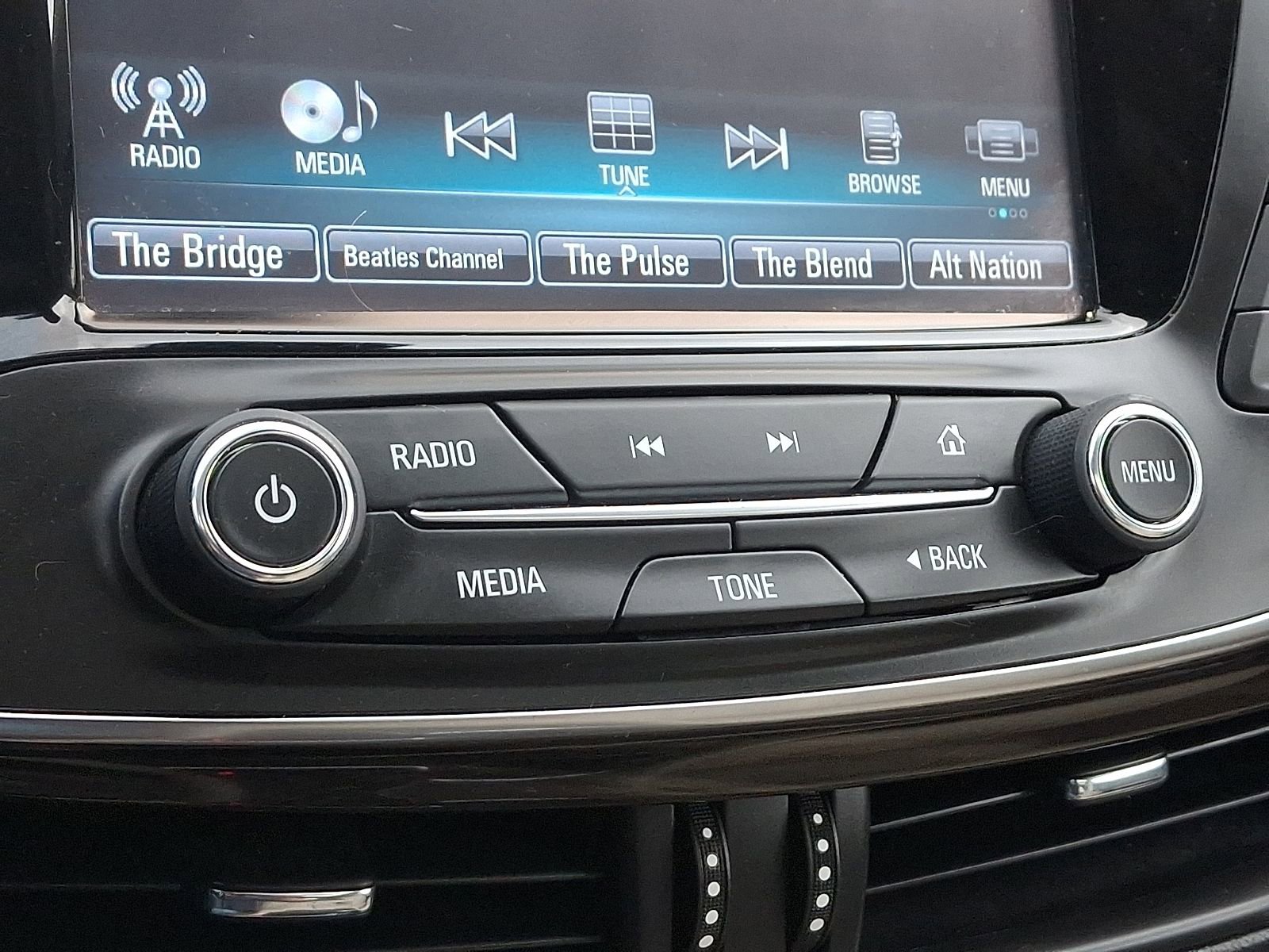 Used 2019 Buick Envision Premium AWD/4WD image 17