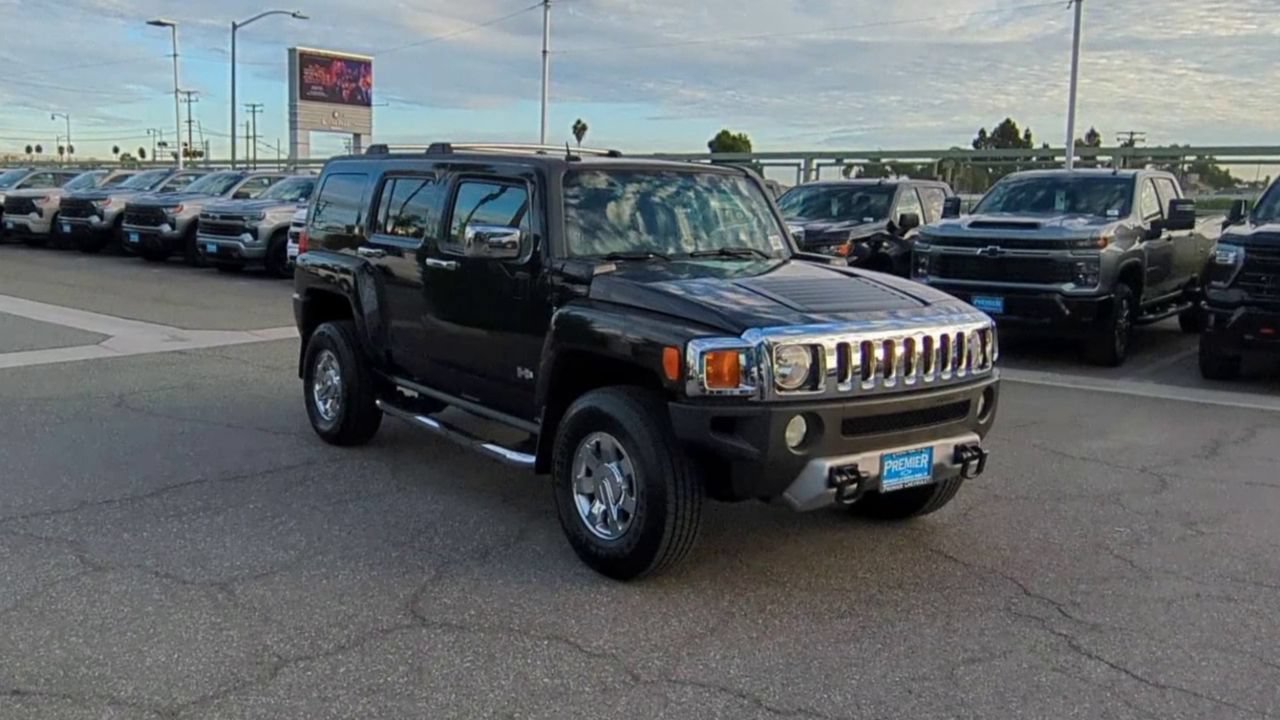 Used 2009 HUMMER H3 Luxury AWD/4WD image 2