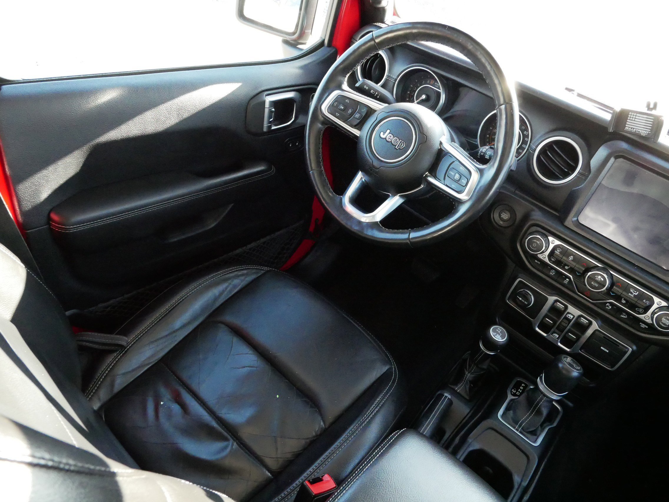 Used 2018 Jeep Wrangler Unlimited Sahara image 9