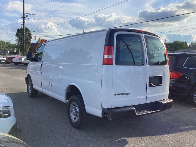 Used 2018 Chevrolet Express 2500 image 4