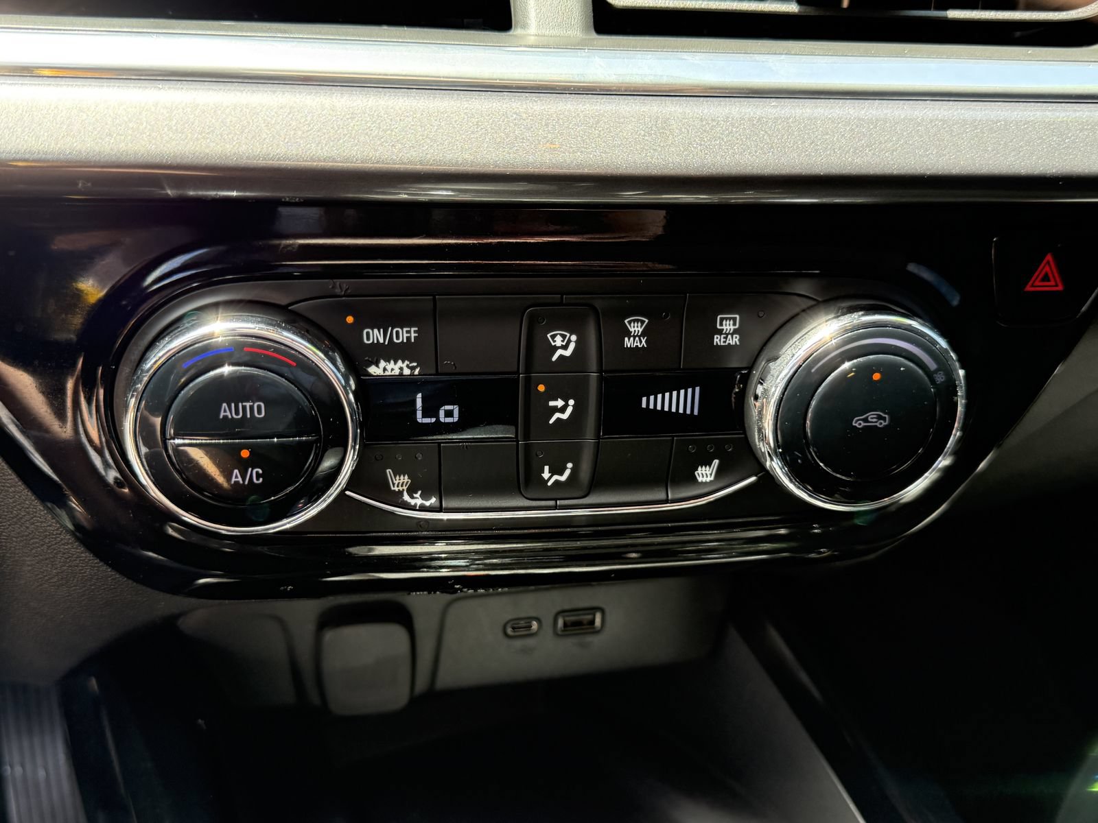 Used 2025 Chevrolet Trax ACTIV w/ Sunroof Package FWD image 26