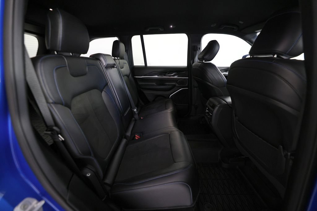Used 2022 Jeep Grand Cherokee Trailhawk w/ Advanced Protech Group II AWD/4WD image 11