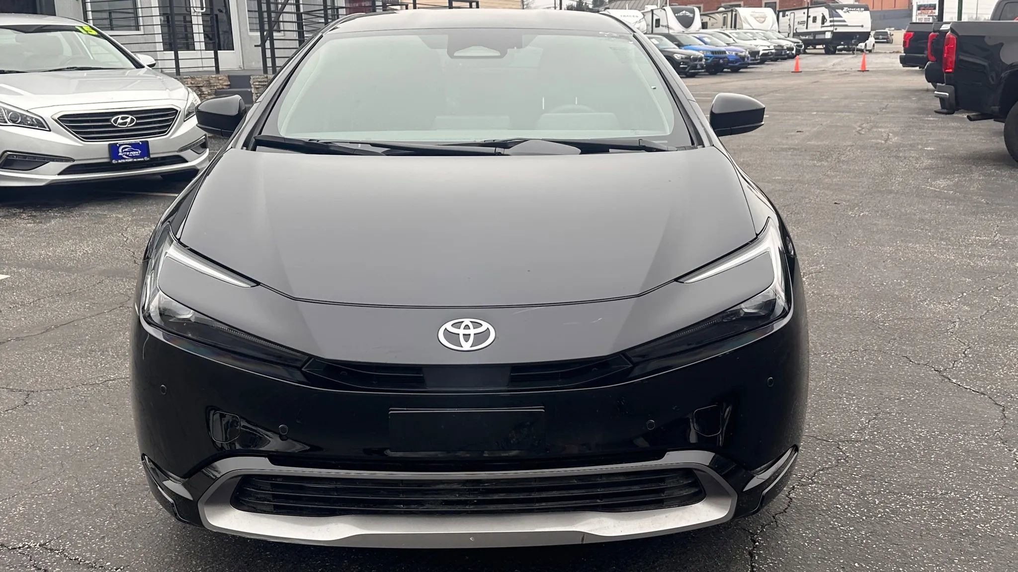Used 2025 Toyota Prius XLE image 2