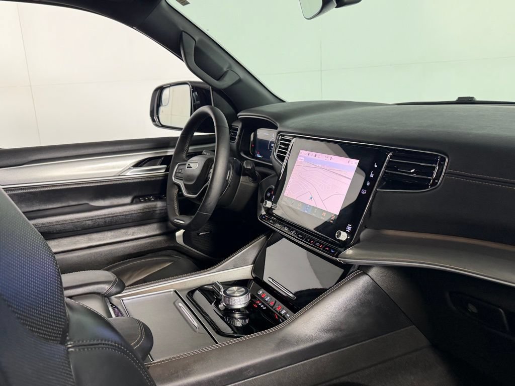 Used 2025 Jeep Wagoneer 4WD image 30