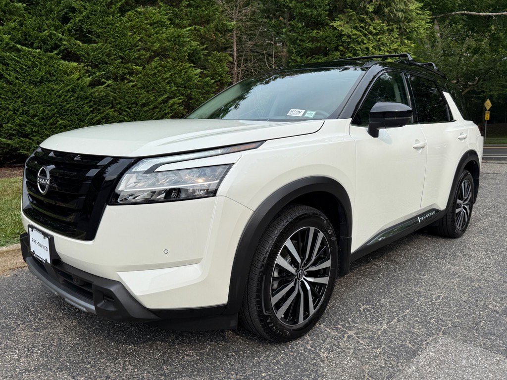 Used 2024 Nissan Pathfinder Platinum w/ Black Appearance Package
