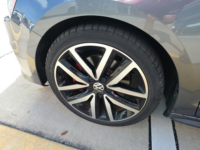 Used 2012 Volkswagen Jetta GLI FWD image 10