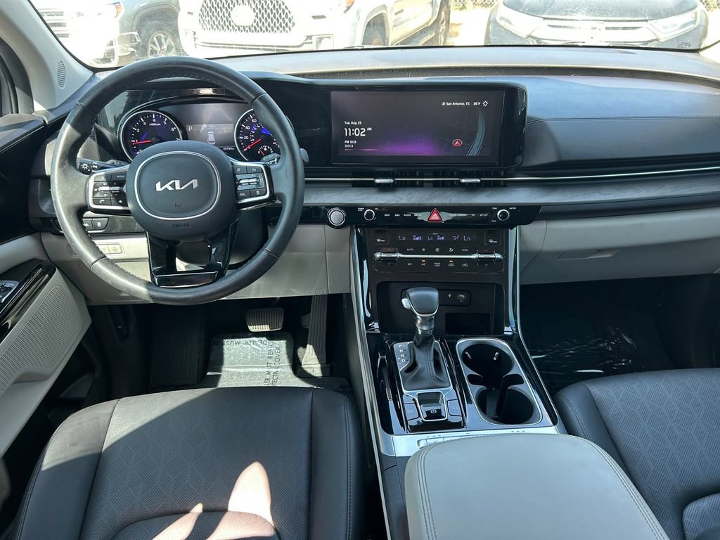 Used 2023 Kia Carnival EX FWD image 15
