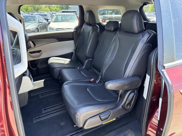 Used 2024 Kia Carnival LX FWD image 16