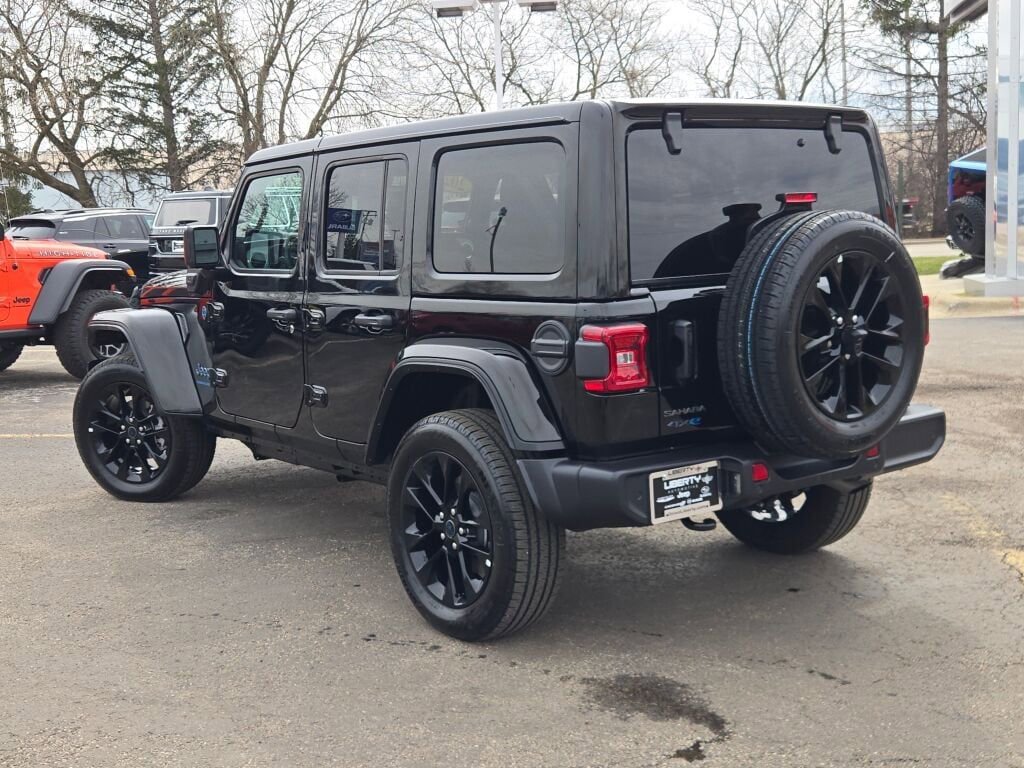 Certified 2025 Jeep Wrangler Unlimited Sahara w/ Safety Group image 14