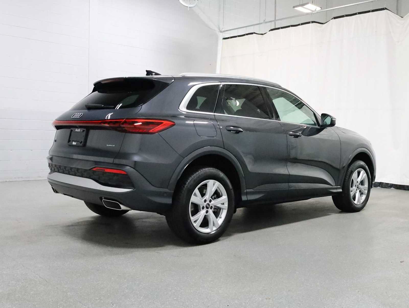 Certified 2025 Audi Q5 Premium AWD/4WD image 9