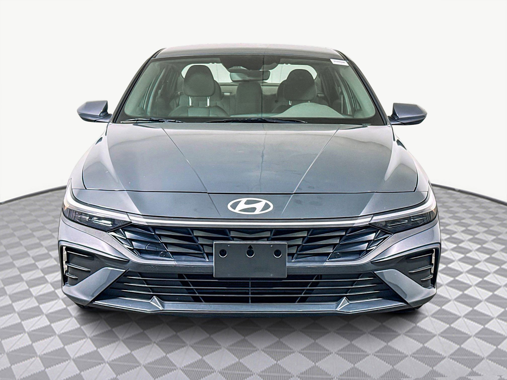 Used 2025 Hyundai Elantra SE image 2