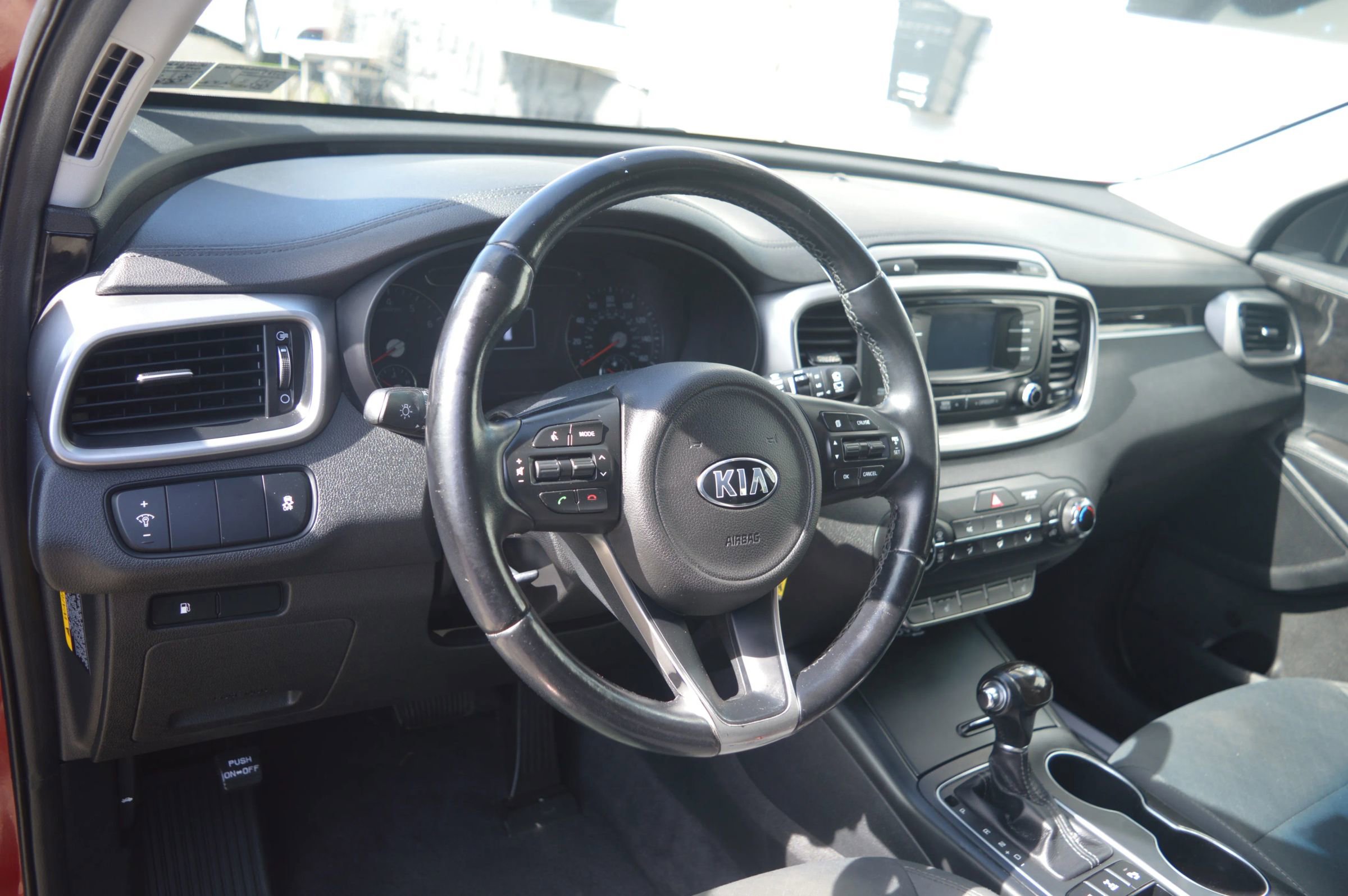 Used 2016 Kia Sorento LX w/ LX Convenience Package image 14