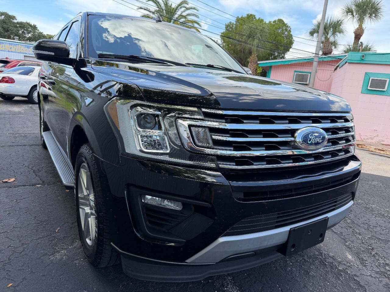 Used 2019 Ford Expedition Max XLT w/ Equipment Group 202A RWD image 3