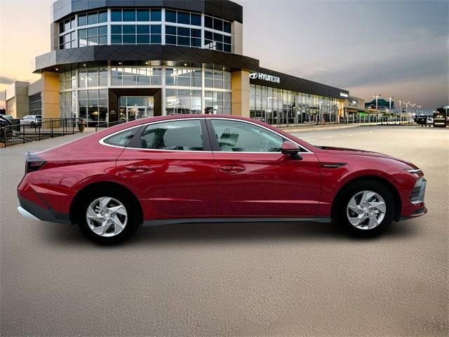 Certified 2025 Hyundai Sonata SE image 9
