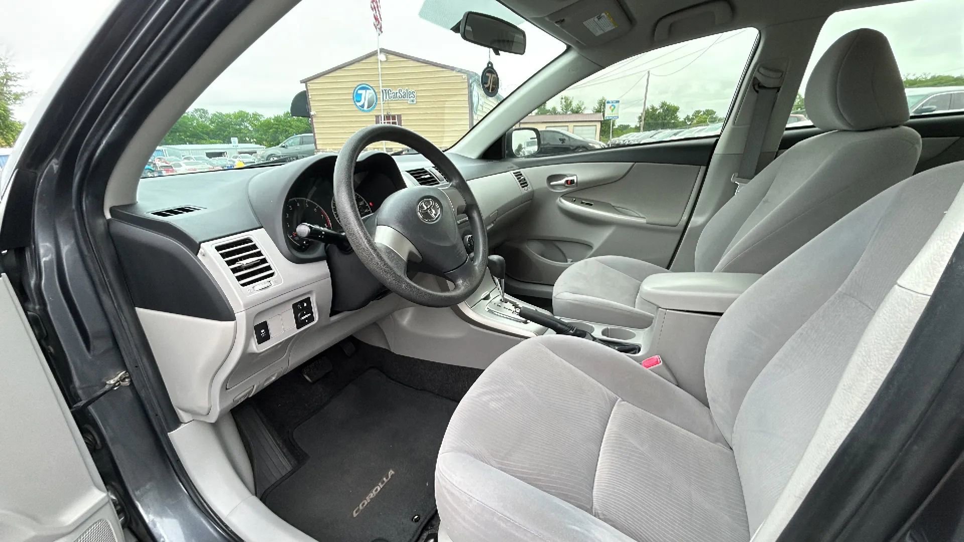 Used 2011 Toyota Corolla LE FWD image 17